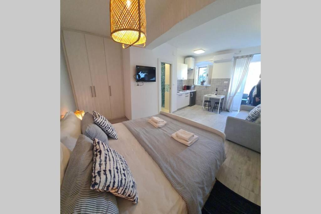Studio Apartment Marella Vis Ngoại thất bức ảnh