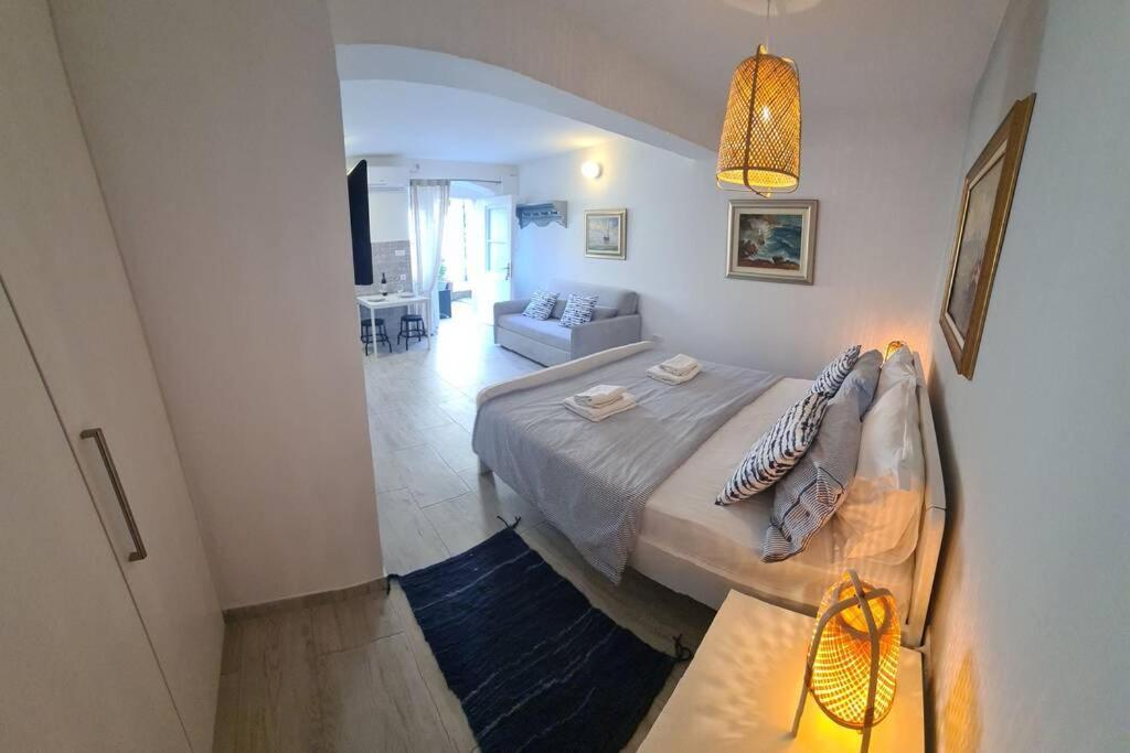 Studio Apartment Marella Vis Ngoại thất bức ảnh